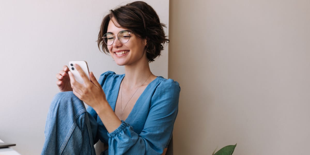Smiling caucasian woman with a smartphone